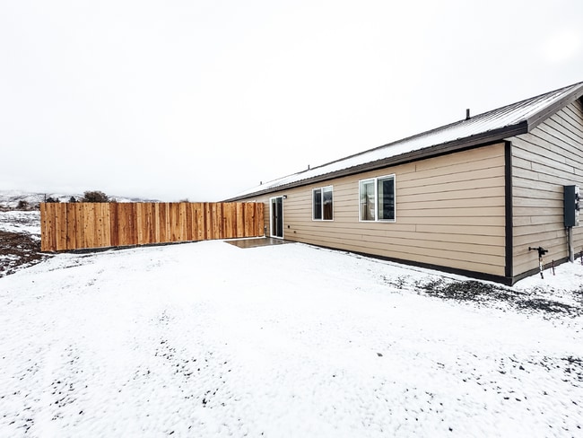 Building Photo - Newer Duplex for Rent Between Twin Bridges and Sheridan!