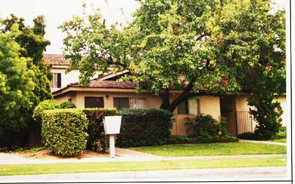Primary Photo - 2132 N Derek Dr