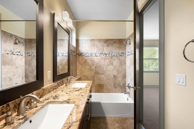 Building Photo - LUX 4BD, 5BA SloHi Home with Finished Base...