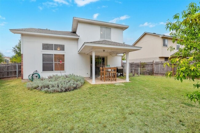 Building Photo - 15501 Sarah's Creek Dr