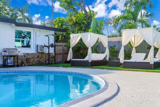 Building Photo - 18725 NE 18th Ave