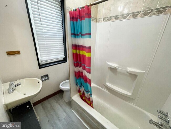 Building Photo - 3244 E St