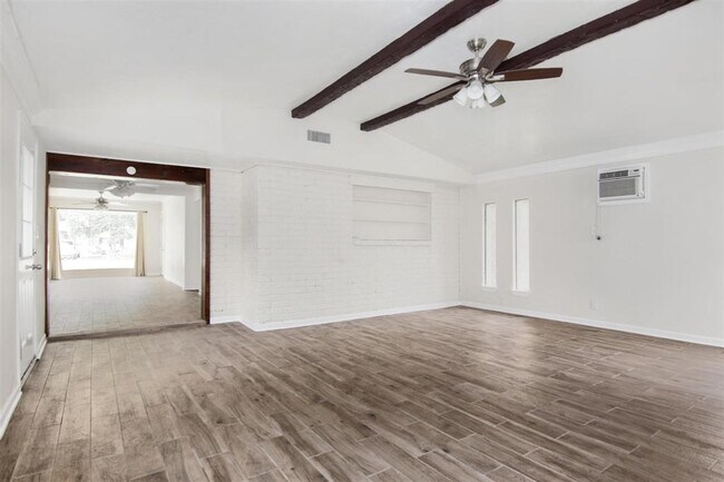 Building Photo - 112 Brigadoon Ln