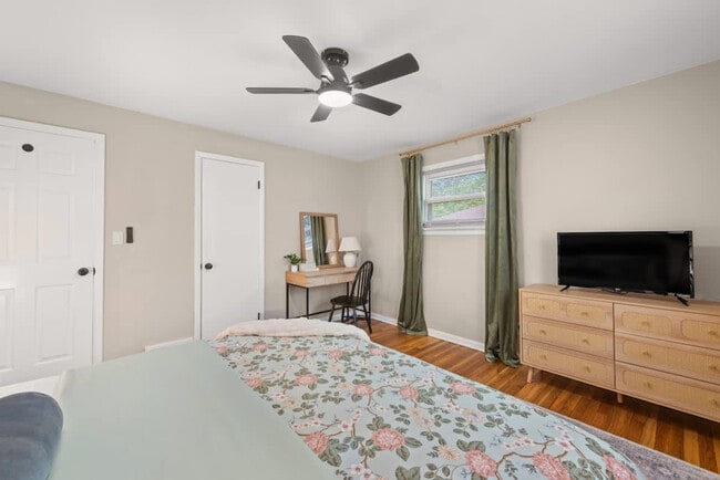 Building Photo - 6536 Lawnwood Ave