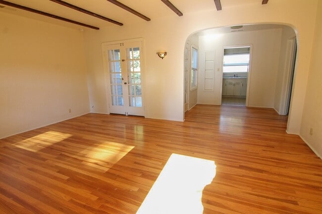 Building Photo - West4th344