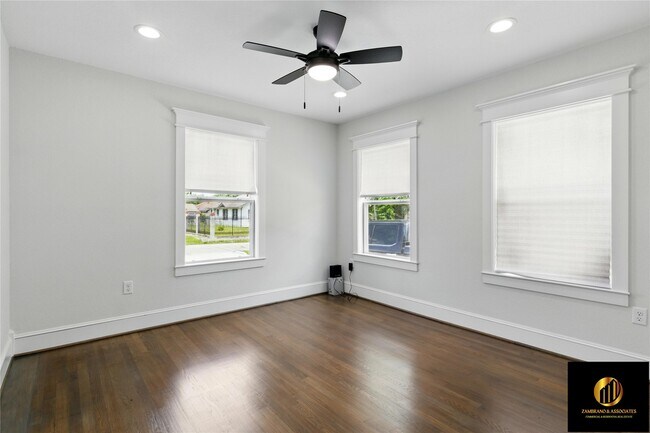 Building Photo - 522 Caplin St