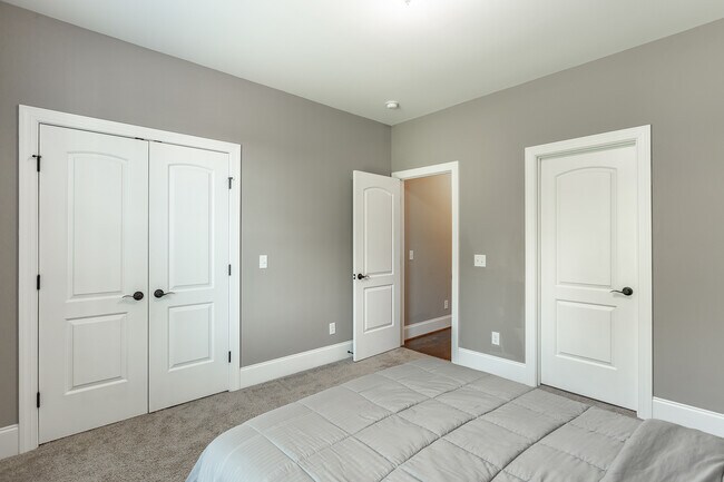 Building Photo - 7725 Peppertree Dr