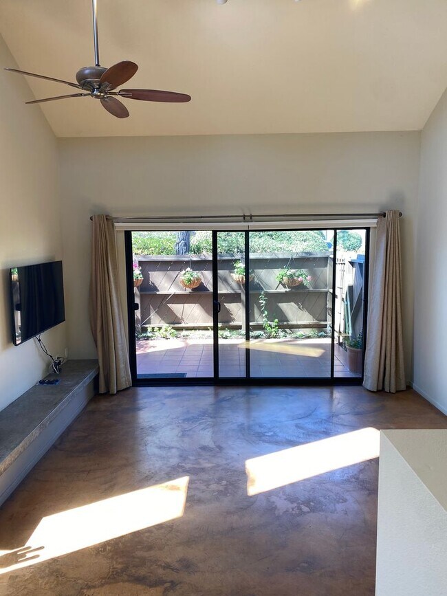 Building Photo - 211 N Carrillo Rd.