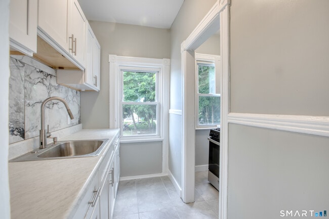 Building Photo - 325 Chestnut St