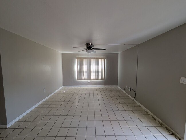 Building Photo - Updated Ground Floor 2/1 **Water/Sewer Included**