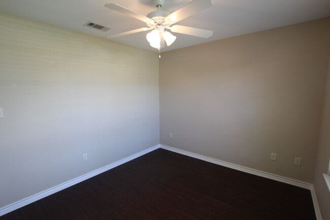Building Photo - Gorgeous 3 Bedroom Home in The Ranch Subdi...