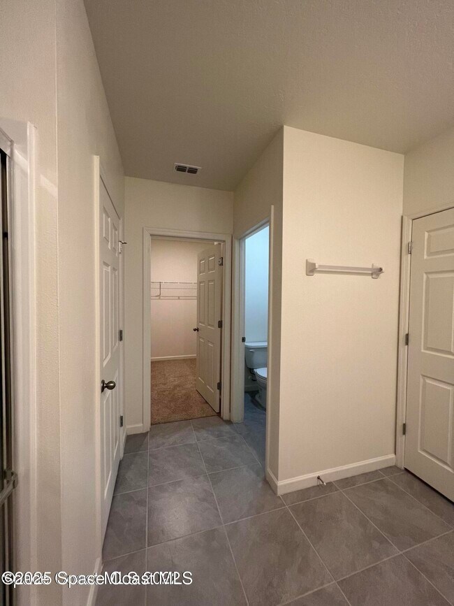 Building Photo - 7459 Tourmaline Dr