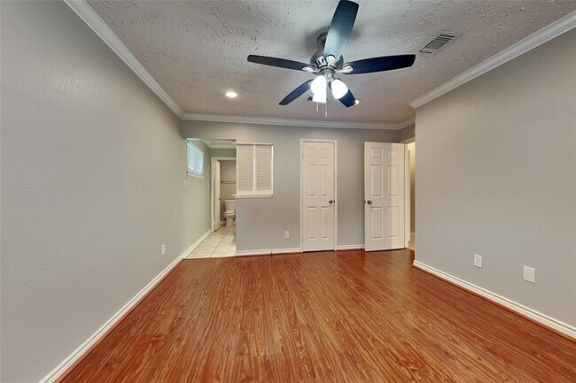 Building Photo - 5351 King Richard Dr