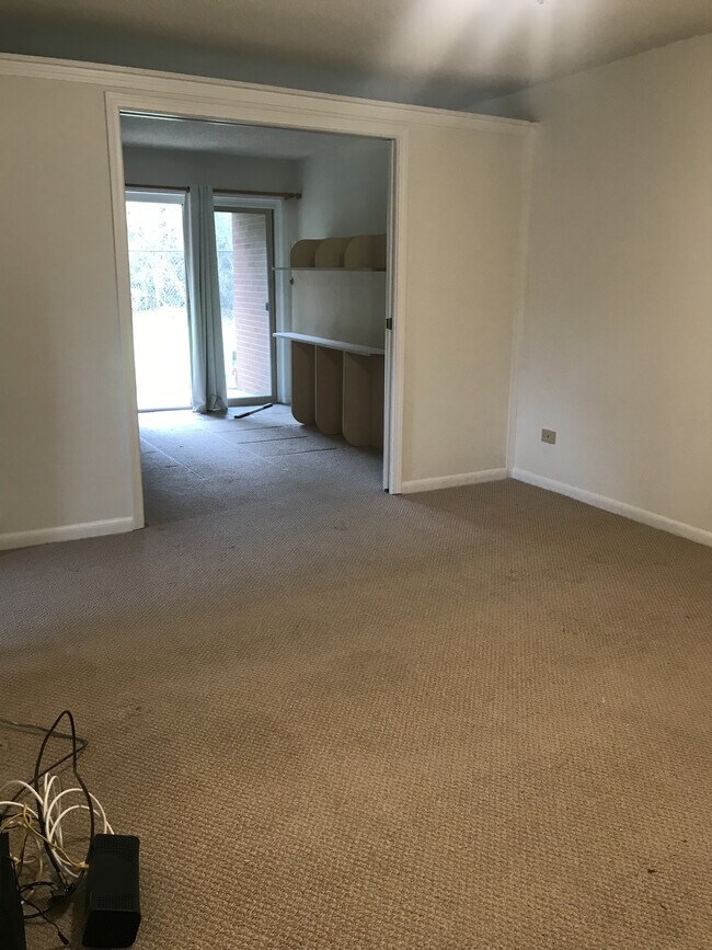 Common Area - 250 Little St