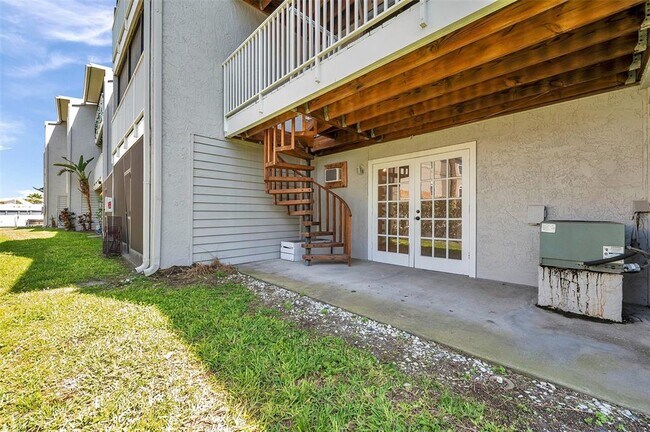 Building Photo - 745 Pinellas Bayway S