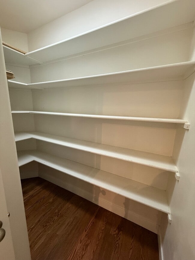 Building Photo - 2630 New Orchard Ct