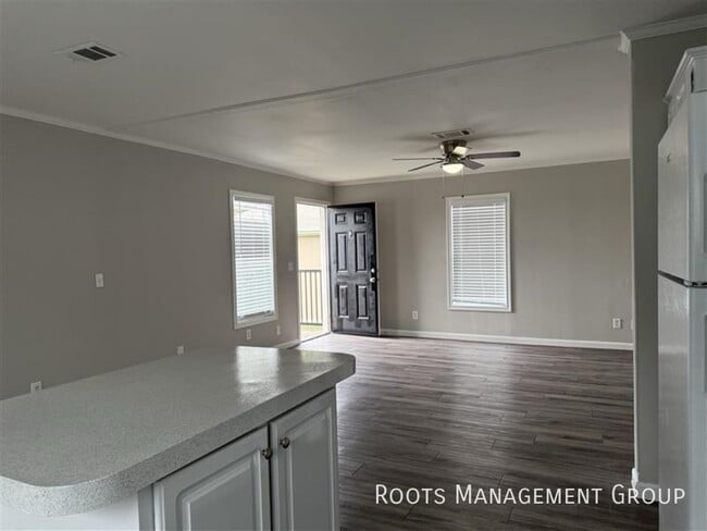 Building Photo - 3 Bed 2 Bath Home Available for Lease at C...