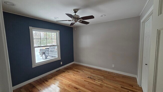 Building Photo - 9500 Fox Valley Dr