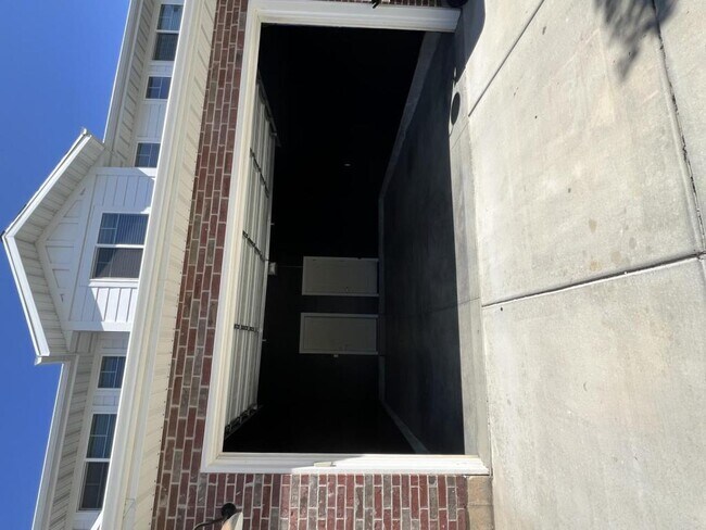 Building Photo - 310 E 1500 N St