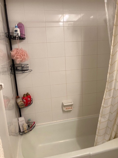 Building Photo - 5708 Walnut St