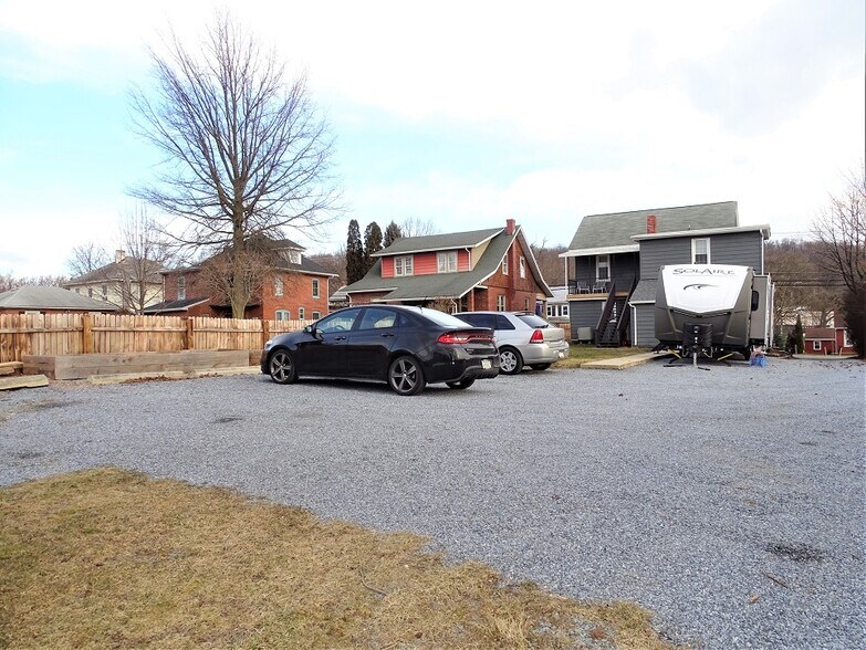 Building Photo - 783 E Main St