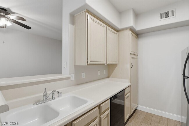 Building Photo - 7143 S Durango Dr