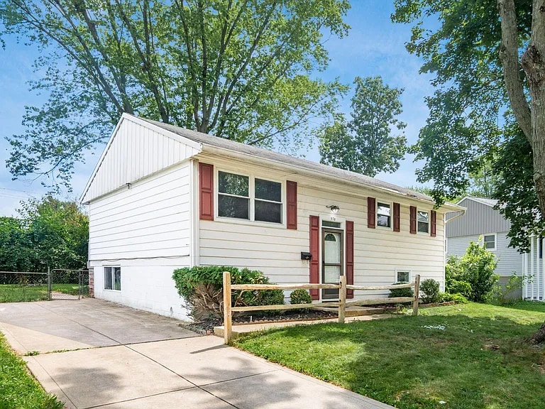 Primary Photo - 570 Fairholme Rd
