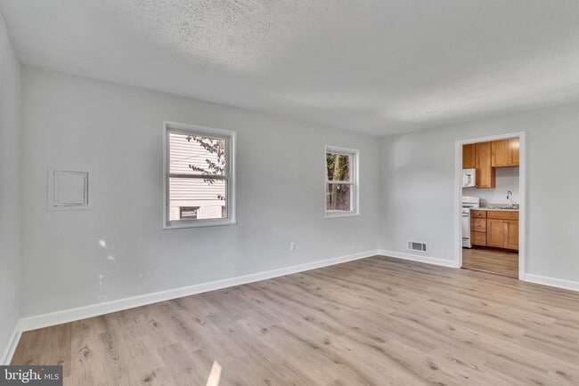 Building Photo - 5809 Fifer Dr