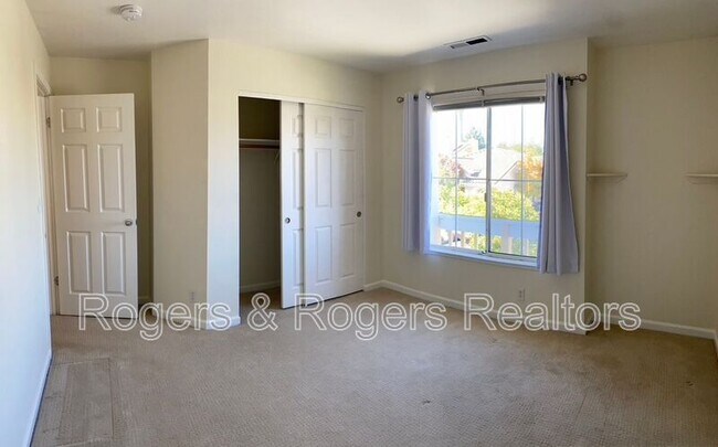 Building Photo - 213 Houghton St