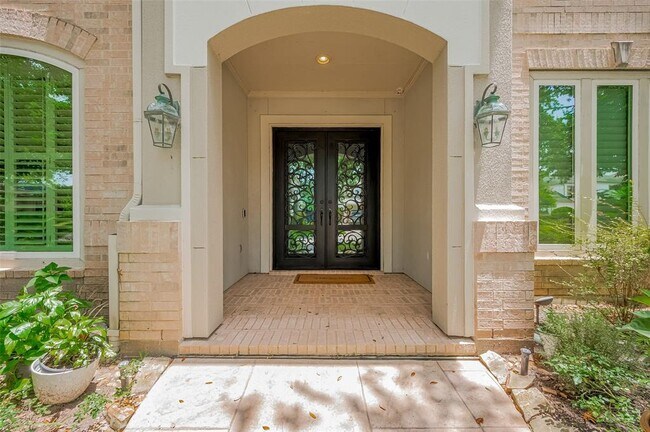 Building Photo - 11826 Legend Manor Dr