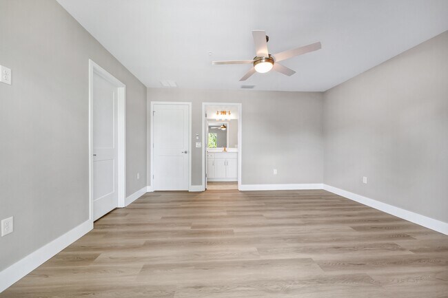 Building Photo - 37 SE 15th Terrace