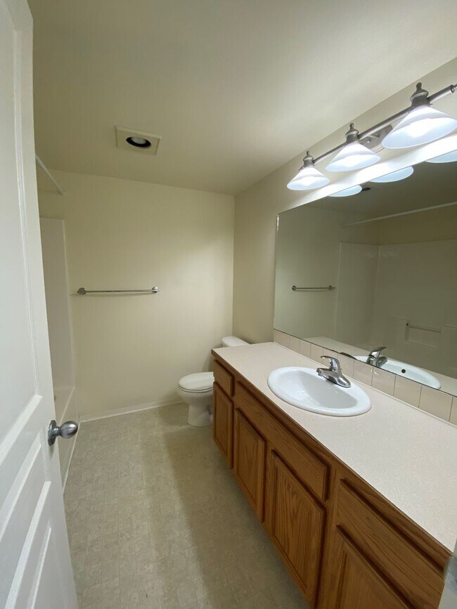 Building Photo - North Gilham Condo