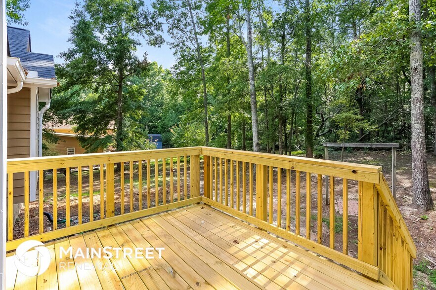 Building Photo - 300 Ladora Dr