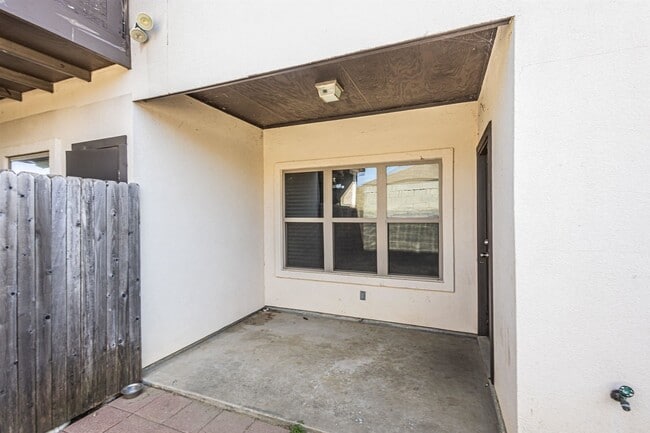 Building Photo - 5706 Montevista Dr