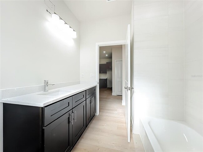 Building Photo - 356 W 4th St