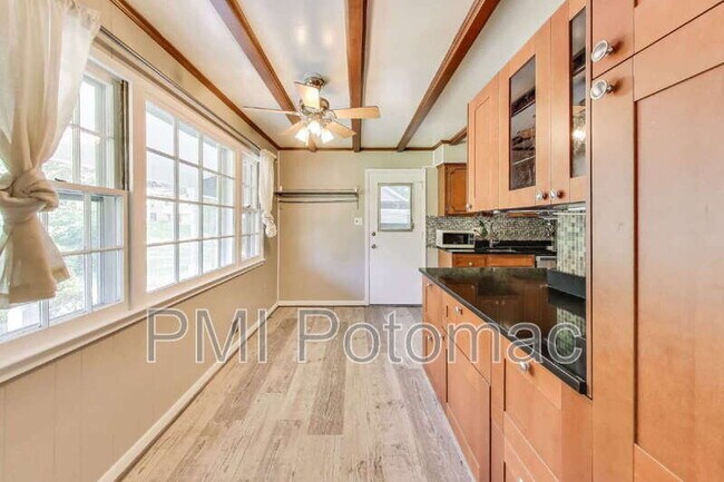 Building Photo - 5406 Parkvale Terrace
