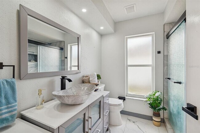 Building Photo - 1062 Greenturf Rd