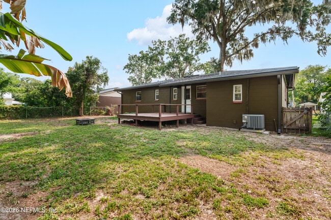 Building Photo - 1329 Hollyhock Cir