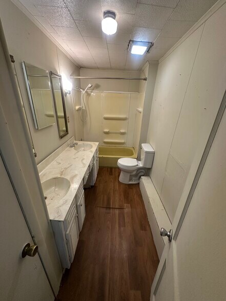 Building Photo - 10963 Dixie Hwy