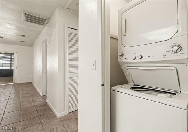 Building Photo - 608 SE 6th St