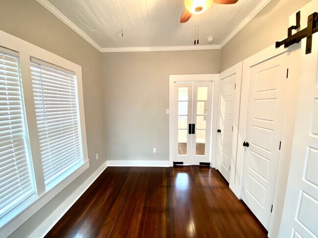 Building Photo - Swan Lake Luxury Bungalow