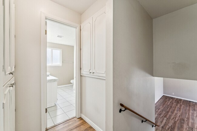 Building Photo - 420 S Five Mile Rd