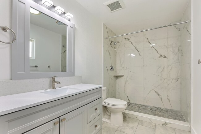 Building Photo - Massive Remodeled Tri-Level Near ASU with Diving Pool