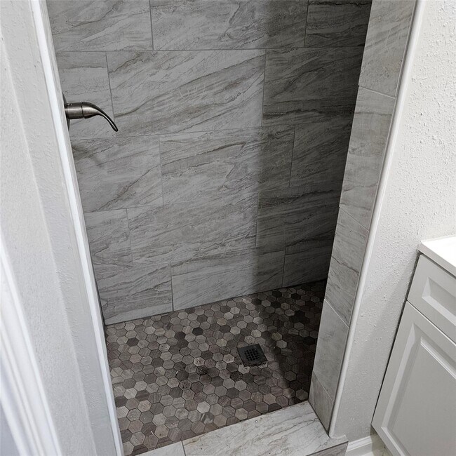 Building Photo - 2314 Pickerton Dr