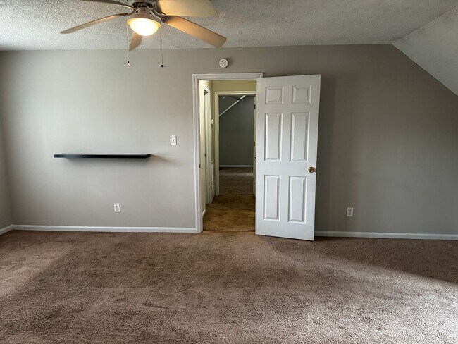 Building Photo - 4 Bedroom 2.5 Bath Home