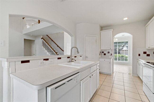 Building Photo - 1010 Sussex Trail