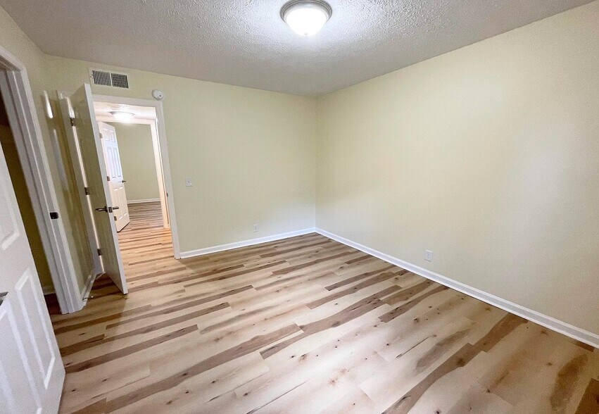 Building Photo - 4003 Lawing Dr