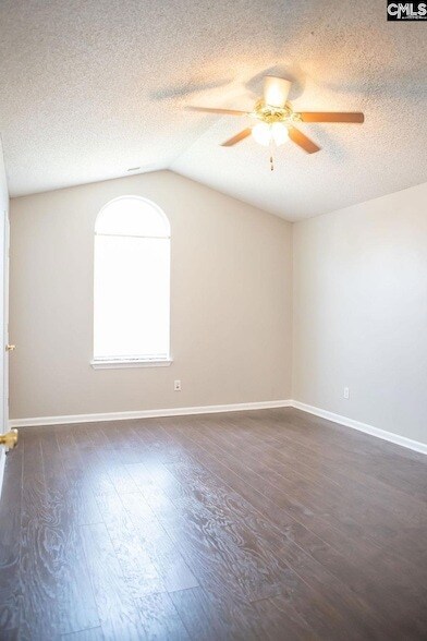 Building Photo - 33 Oak Lake Ct