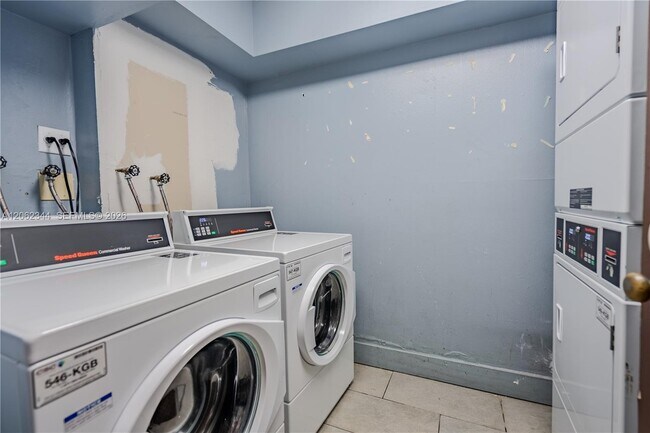 Building Photo - 482 NW 165th St
