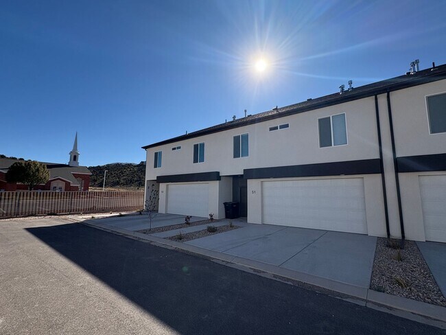 Building Photo - Brand New Home Avalible